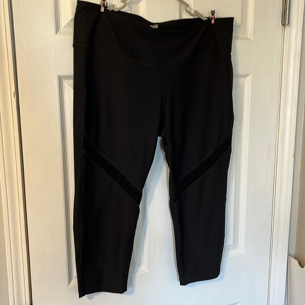 AVIA cropped work out leggings